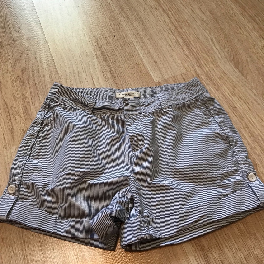 Banana Republic Blue White seersucker shorts 4